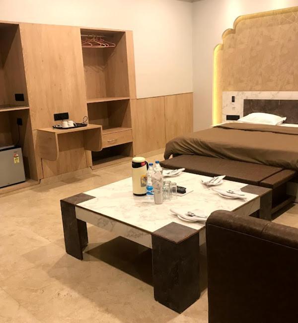 Hotel Shane Avadh , Ayodhya Buitenkant foto